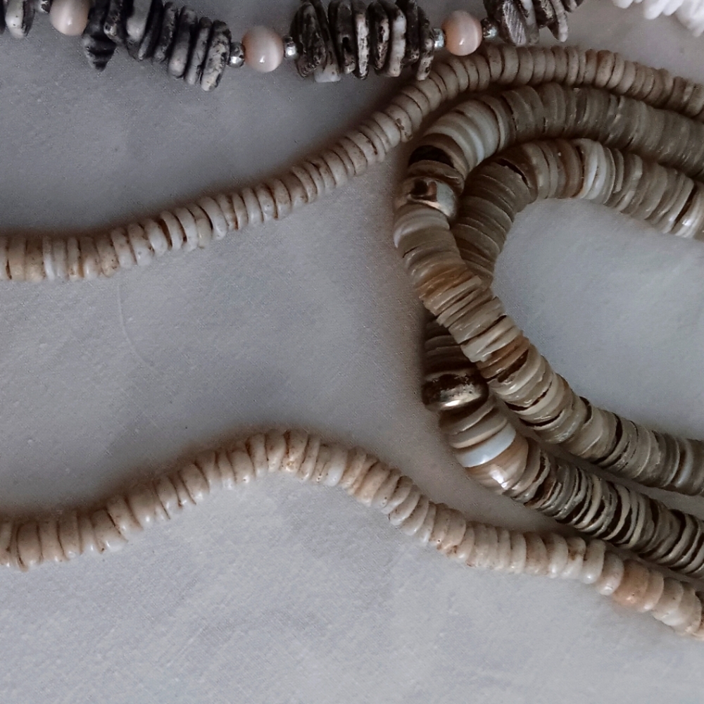 Shell necklaces - Picture 4 of 16